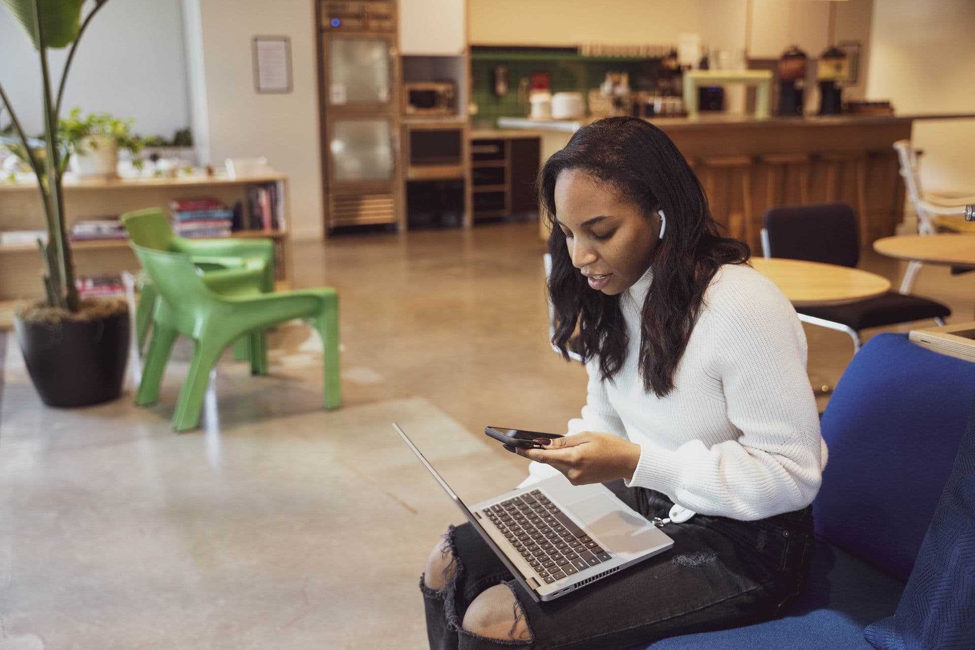 What a Contracts & Procurement Manager Actually Does All Day